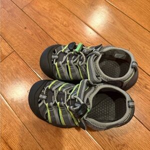 Keen Newport H2 - Gray and Green Kids Shoes, Size 13